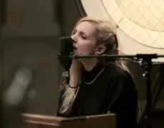 Descubre el encantador mundo del Indie Folk de Agnes Obel: una joya musical que no puedes dejar de escuchar