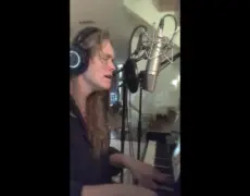 Descubre el encanto de Ane Brun: la reina del Folk/Pop que debes escuchar