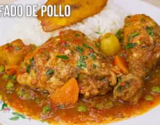 Descubre cómo preparar un delicioso Hønsefrikassé: el auténtico estofado de pollo danés