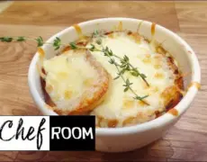 Descubre cómo preparar la deliciosa Løgsuppe: Sopa de cebolla en solo 30 minutos