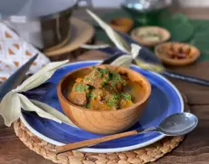 Descubre la deliciosa combinación de oksekød en rød karry: Carne de res en salsa de curry rojo