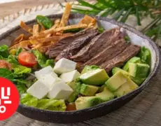 Descubre cómo preparar una deliciosa Oksekødssalat: Ensalada de carne de res en pocos pasos