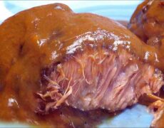Descubre cómo preparar la deliciosa Rullepølse: Carne en rodajas finas para sorprender a tu paladar