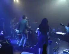 Descubre el talento de Tim Christensen, el rockero que está conquistando el mundo